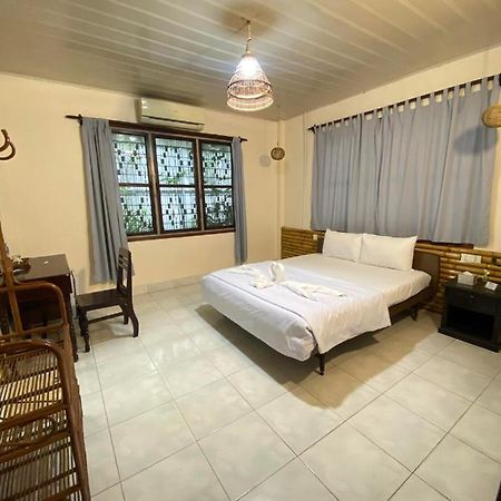 Ecran Riverfront Guesthouse Кампот Екстериор снимка