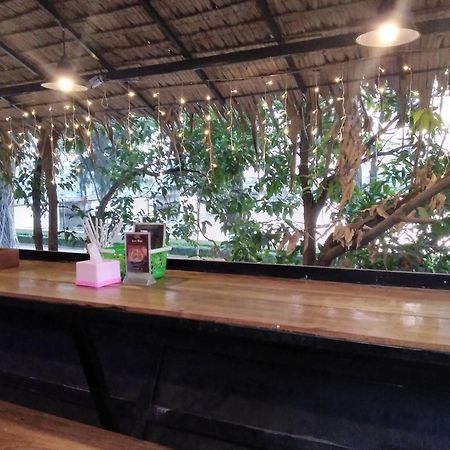 Ecran Riverfront Guesthouse Кампот Екстериор снимка