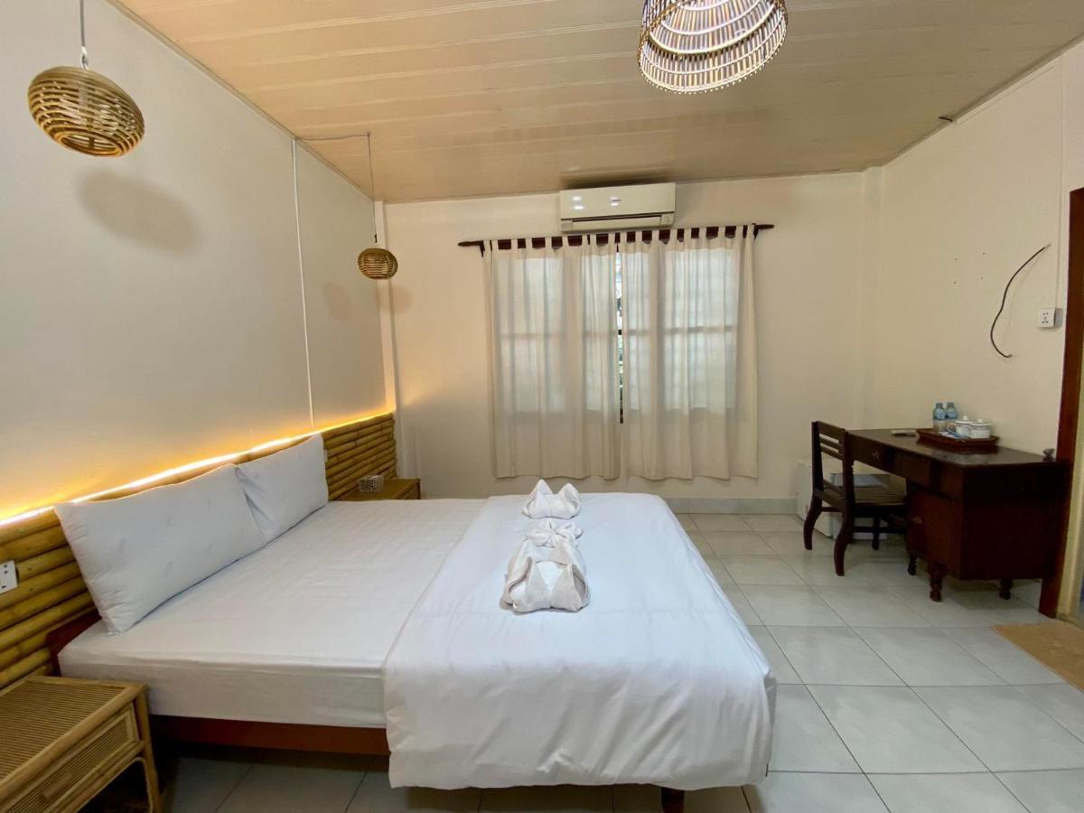 Ecran Riverfront Guesthouse Кампот Екстериор снимка