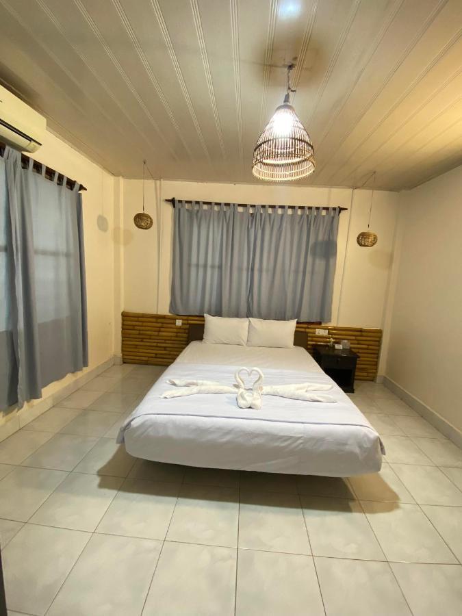 Ecran Riverfront Guesthouse Кампот Екстериор снимка