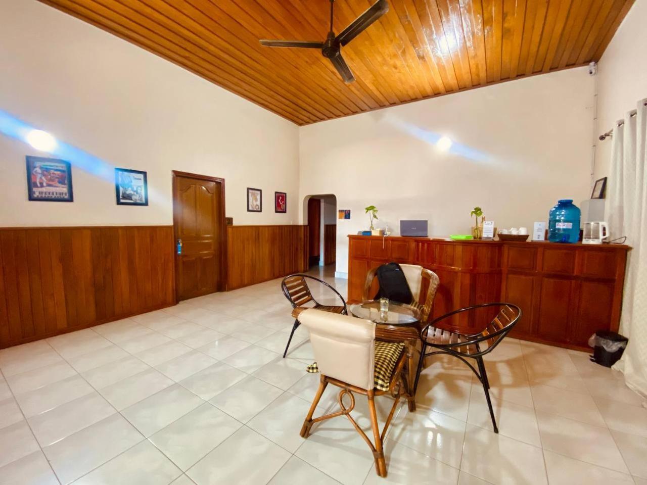 Ecran Riverfront Guesthouse Кампот Екстериор снимка